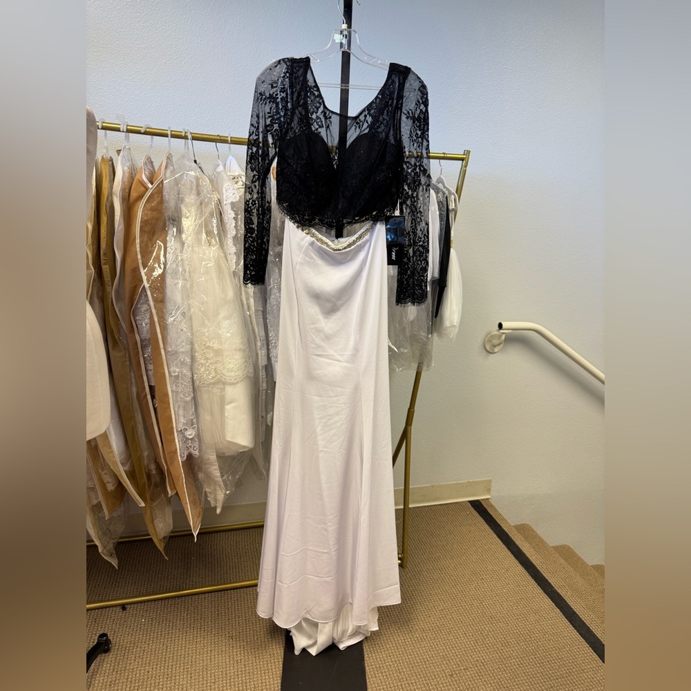 Elegant Black and White Lace Evening Gown CF001